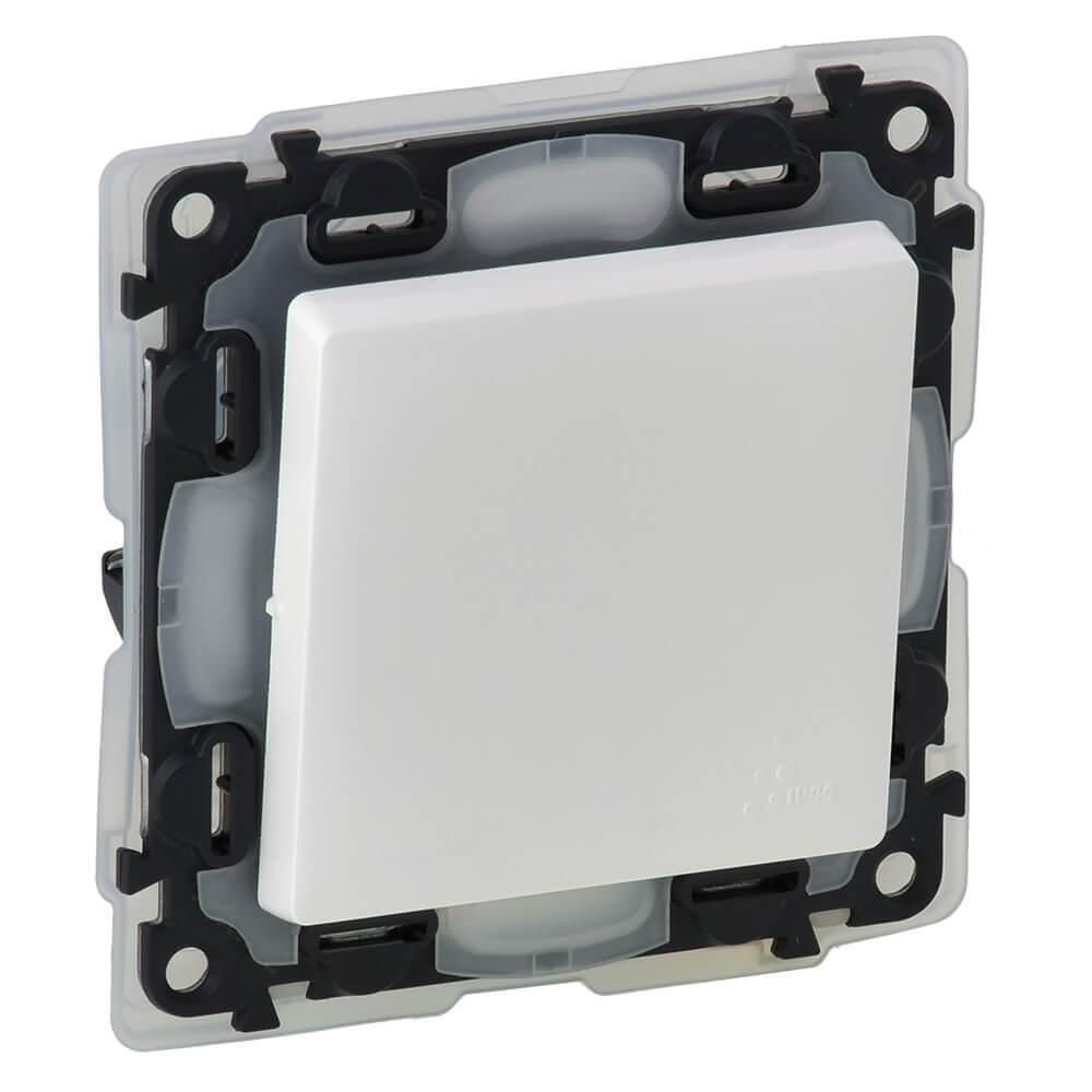 Выключатель Legrand Valena Life 752151 IP44 10A 250В (с лицевой панелью, безвинтовые зажимы, белая)