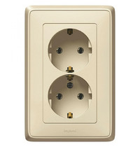 Розетка штепсельная Legrand Cariva 773727