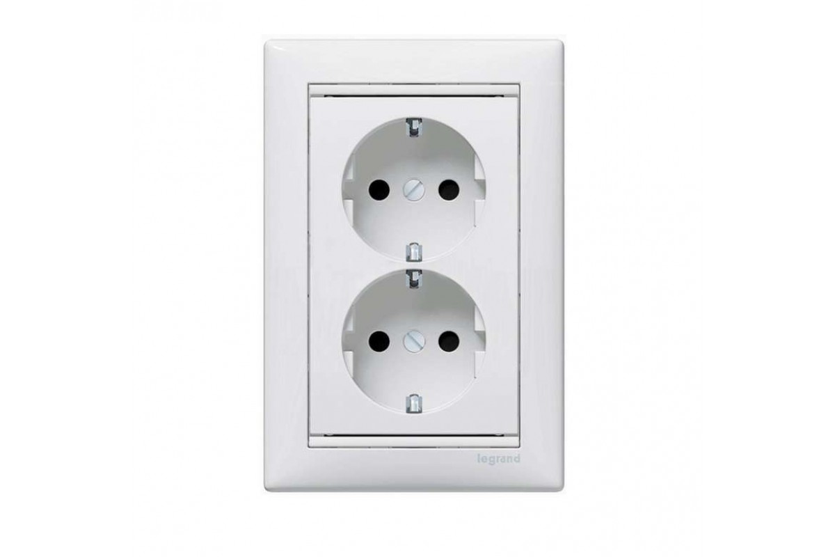 Розетка штепсельная Legrand Valena 774400